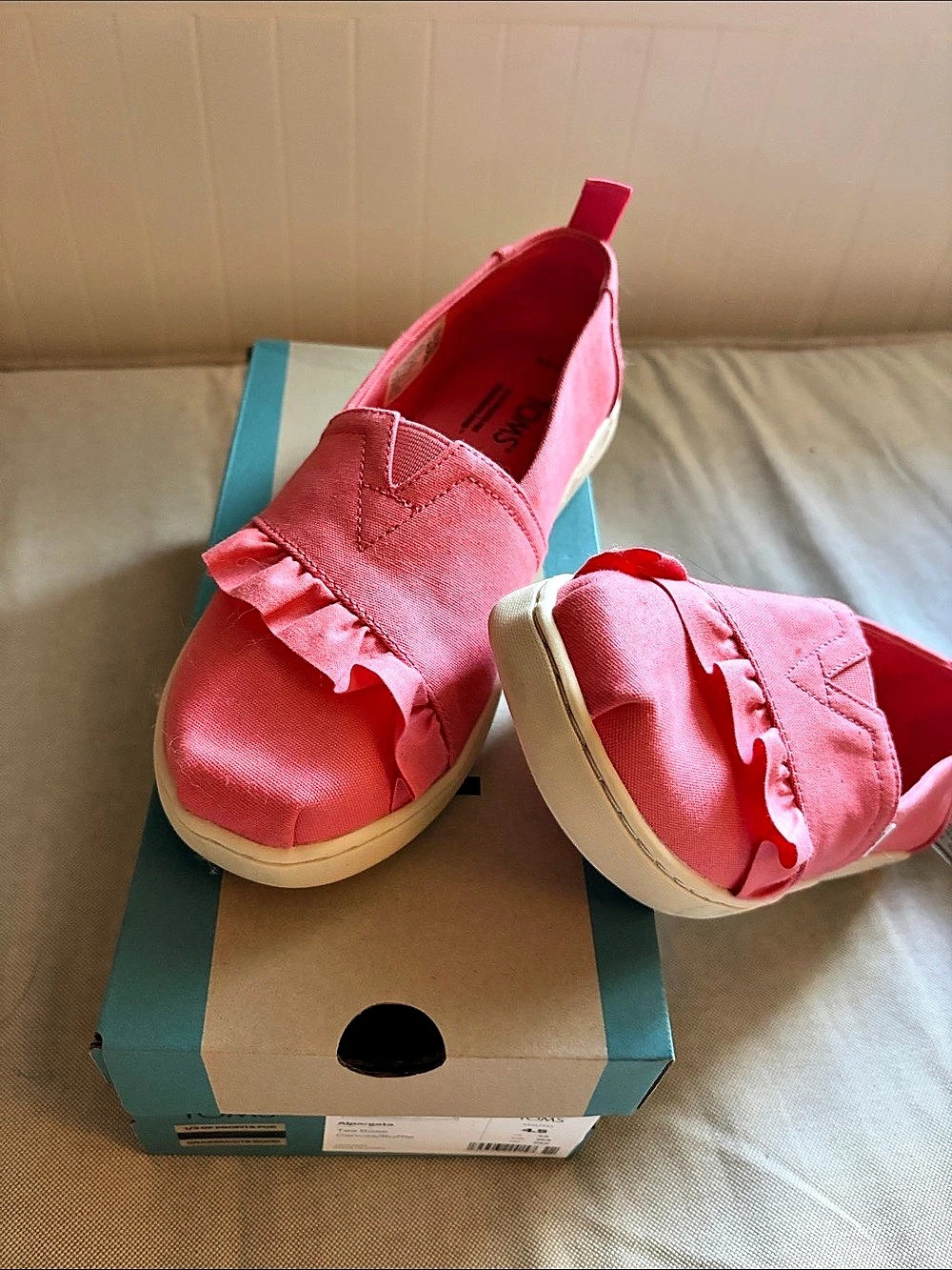 TOMS Youth Alpargata Ruffle Canvas Sneakers Pink & Cream Girls US 4.5